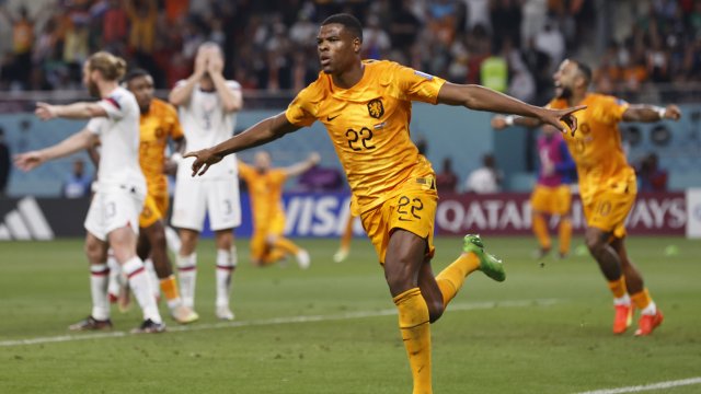 Нидерландия с лекота преодоля първото си препятствие във фазата на