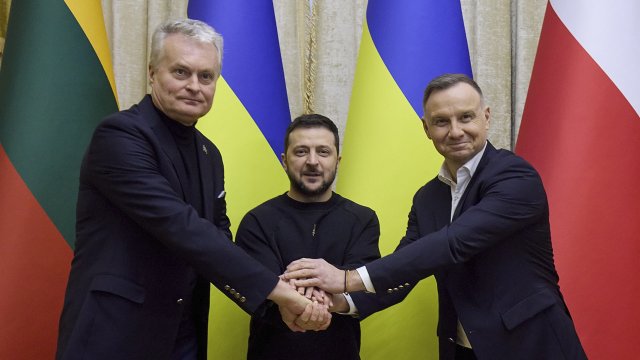 Президентът на Украйна Володимир Зеленски призова НАТО да направи нещо