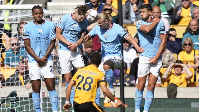 Манчестър Сити разби с 3 0 като гост Уулвърхямптън а головото