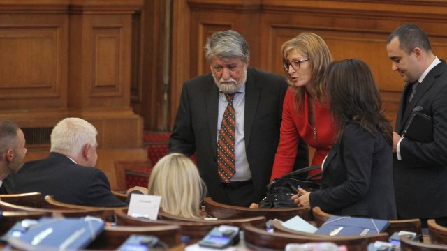 Депутатите ще обсъдят в пленарната зала хартиената бюлетина Очаква се поправките