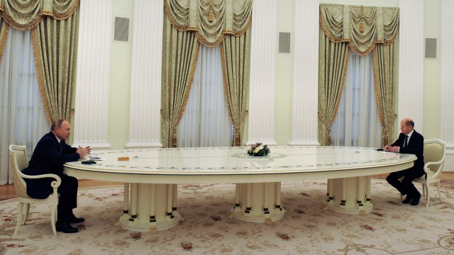 Конфронтацията между широкия Запад и Русия около Украйна представлява много