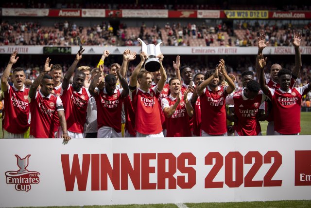 Арсенал размаза с 6 0 Севиля и спечели Емирейтс Къп на
