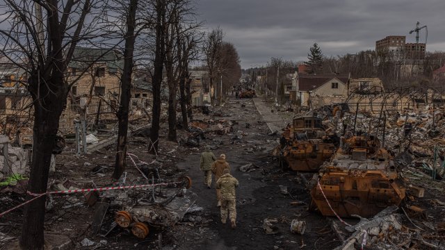 Телата на единайсет души са били открити в гараж в