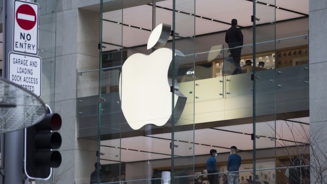 Парижкият търговски съд наложи глоба на американския технологичен гигант Apple