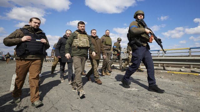 Съединените щати увеличават военната помощ за Украйна, съобщава Ройтерс, като