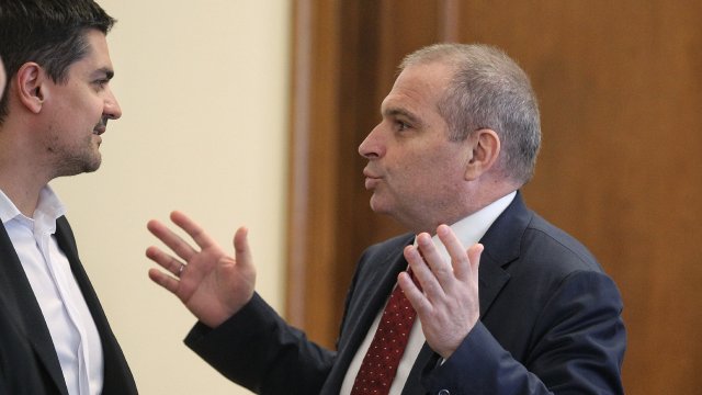 Скандал в Министерския съвет Министрите на Има такъв народ напуснаха