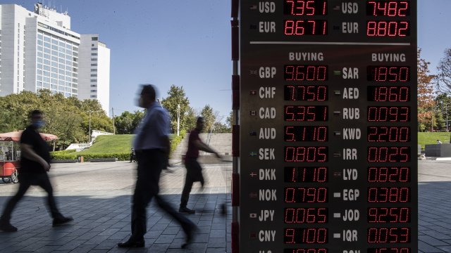 Турската лира с ново рекордно дъно спрямо долара - Bgonair
