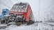Сняг натрупа в бързия влак от Варна за София. Кадри,