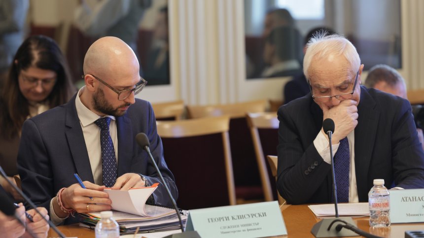 Депутатите одобриха удължаване на бюджета - какви пари се отпускат и за кого