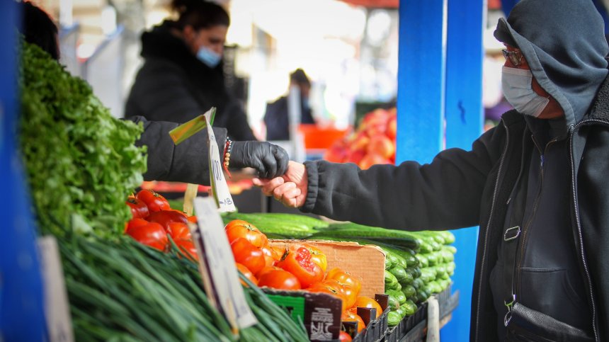 Северна Македония наложи таван на цените на основни храни до 2023 г.