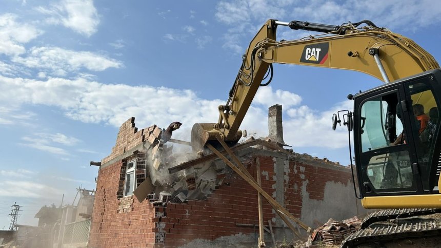 Полиция варди събарянето на незаконни постройки в квартал "Лозенец"