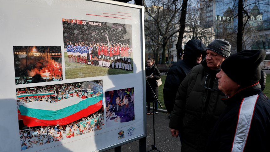 Фотоизложба пред Народния театър показва величието на Димитър Пенев