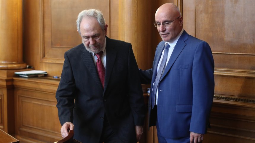 Парламентът избира управител на БНБ измежду двама кандидати