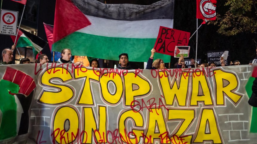 "Хамас" освободи двама заложници, Израел атакува по вода, суша и въздух