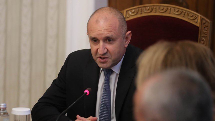 Румен Радев: Недопустимо е държавни органи да пречат на КС