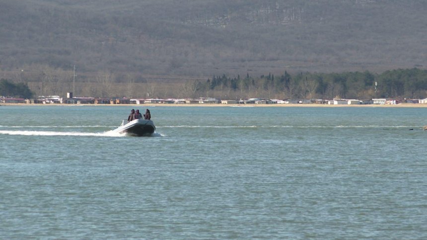 Водолази търсят телата на тримата изчезнали рибари край Маслен нос
