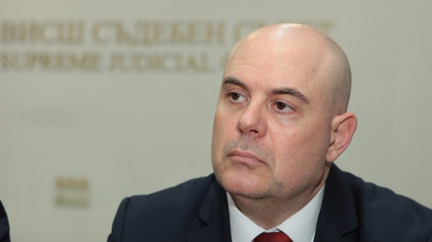 Гешев иска отстраняване от длъжност на обвинения в хулиганство прокурор