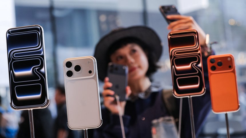 Светът полудя по iPhone 17 (СНИМКИ)