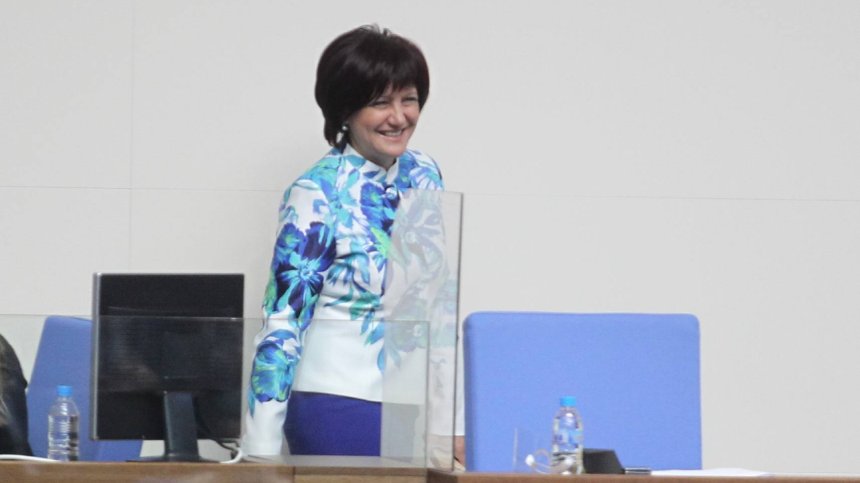 Майките, БСП и ДПС поискаха оставката на Караянчева