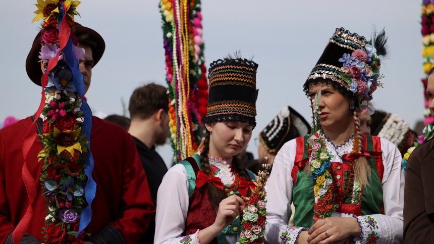 Цветовете срещат традицията на Палмовата неделя в Полша (СНИМКИ)