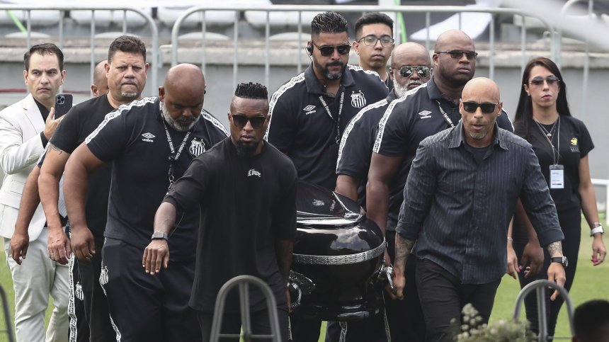 Впечатляващо поклонение пред Пеле в Бразилия, шефът на ФИФА с исторически призив