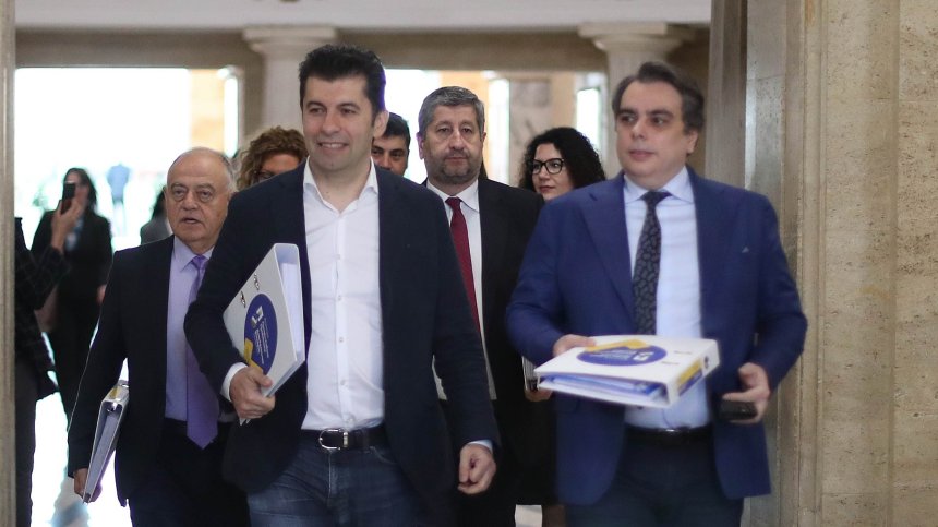 Страсти в полето на енергетиката: ПП-ДБ обвиниха служебната власт в популистки мерки