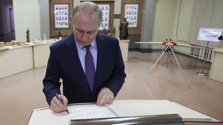 С 1/4 се свиха приходите на Русия от петрол и газ през 2023 г.
