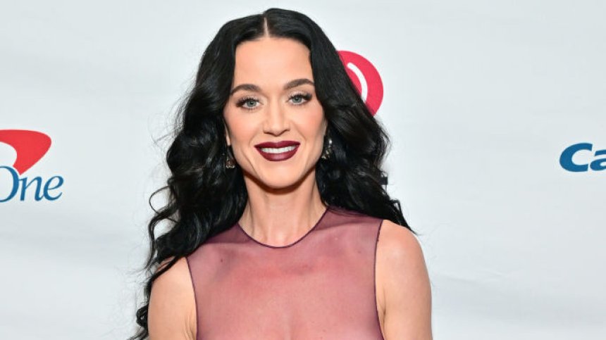 Кейти Пери притесни феновете с прекалено слабата си фигура