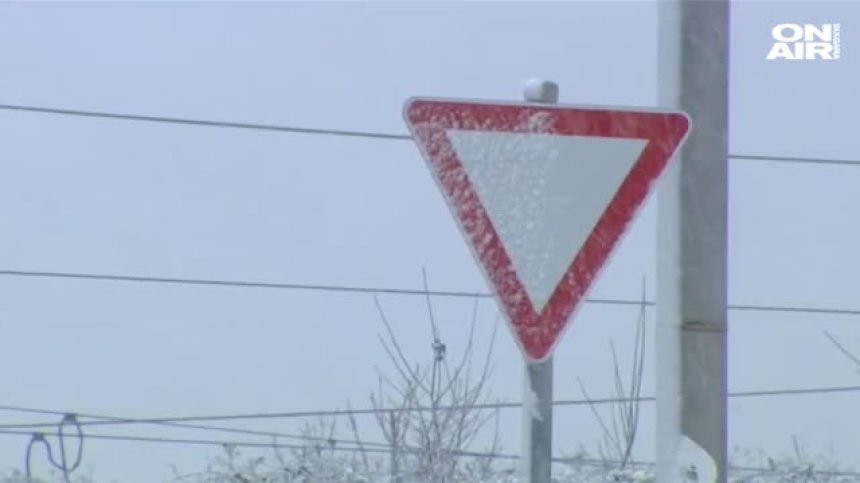 Първи сняг на Шипка и Петрохан