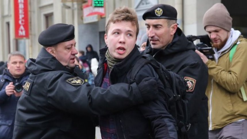 Беларуски опозиционер беше арестуван, самолетът му кацна принудително в Минск