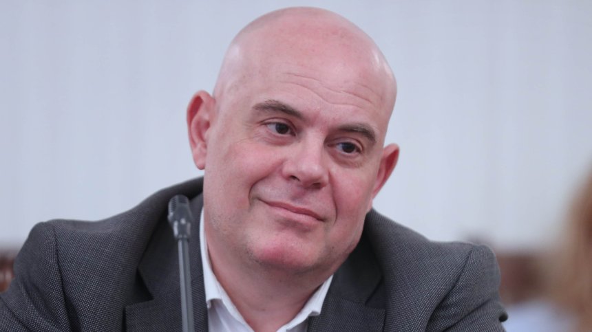 Иван Гешев е регистриран като адвокат