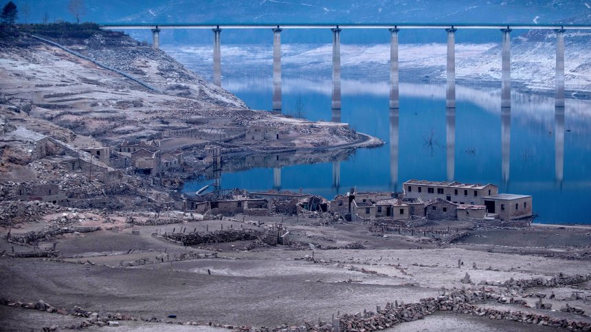 Призрачно село на испанско-португалската граница привлича тълпи от туристи