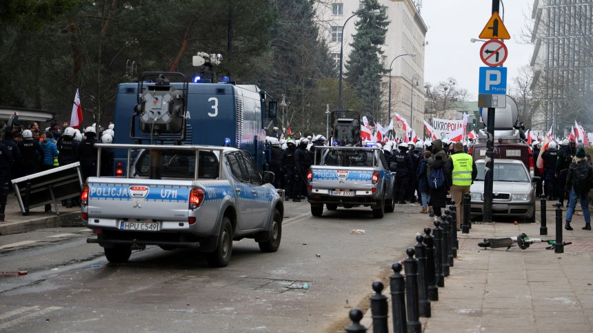 Протестиращите фермери в Полша блокират автобуси с украинци