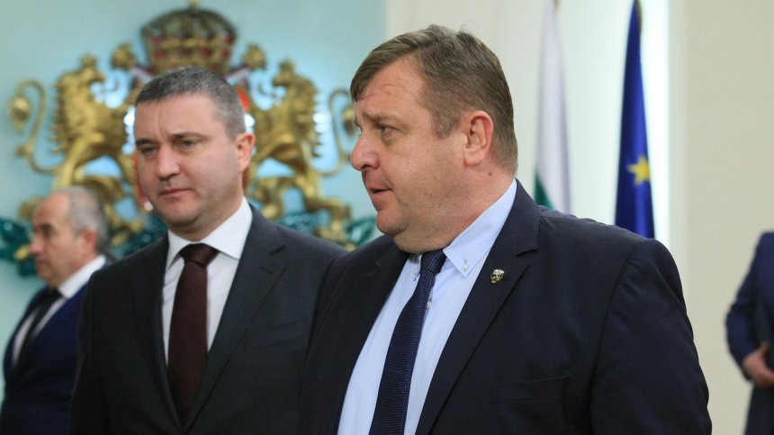 Каракачанов и Горанов: Правителството няма намерение да подава оставка