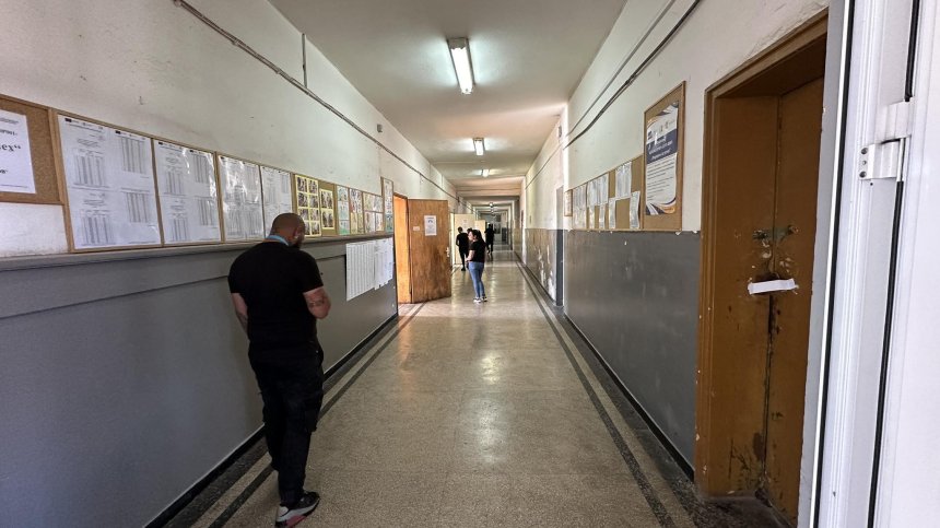 Ниска избирателна активност в "Христо Ботев" в София, никой не се опитал да ги подкупи
