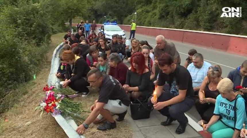 Своге излезе на протест на мястото на трагичната катастрофа