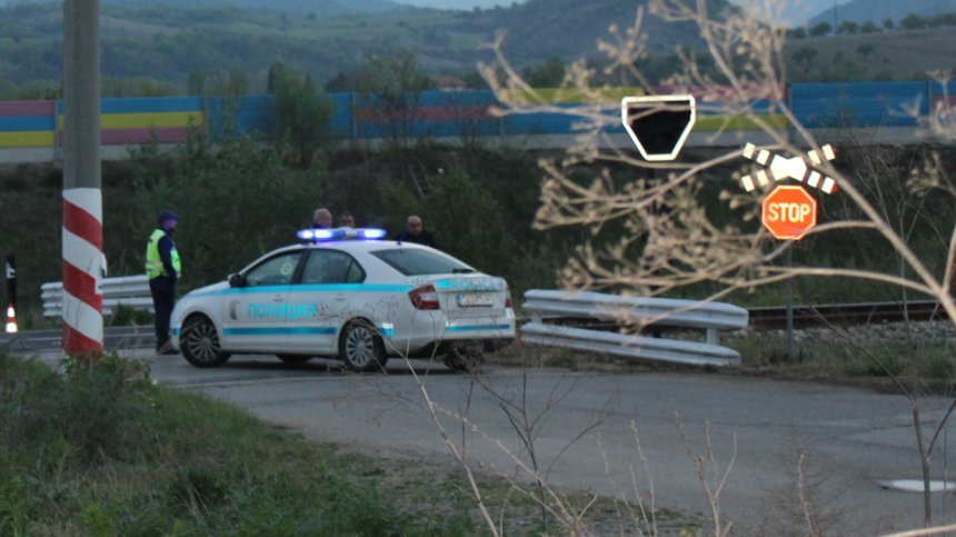 Фатален удар: Влак блъсна дете на прелез в Пловдивско, било легнало на релсите