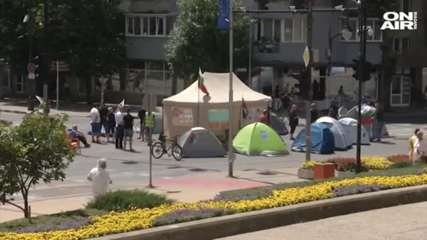 Хаос и задръствания заради палатковия лагер на протестиращи във Варна