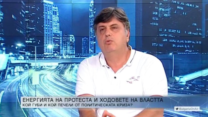 Глас от СДС: Лесно е да се готвиш за избори, когато протестират на улицата