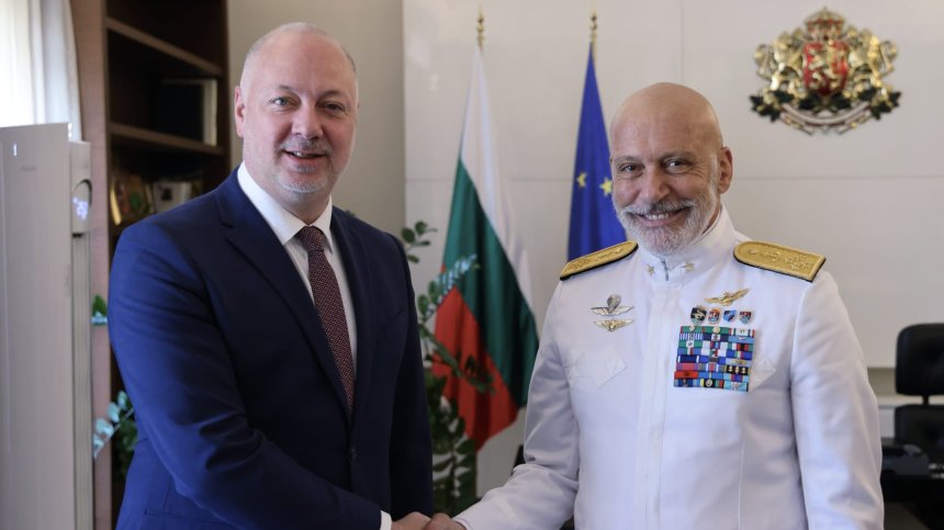 Желязков пред натовския адмирал Драгоне: България е подложена на агресивна пропаганда от Русия