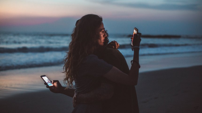 Опасни сигнали: Признаци, че половинката ви изневерява