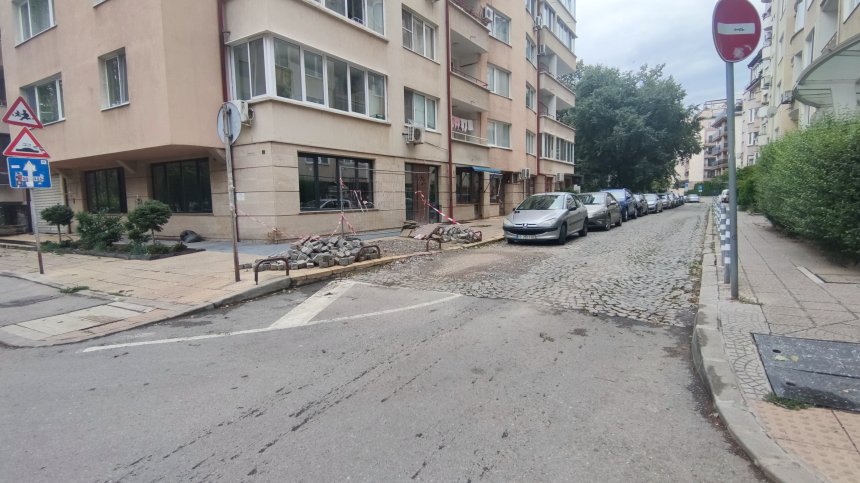 След ВиК ремонт: Месеци наред улицата остана разбита