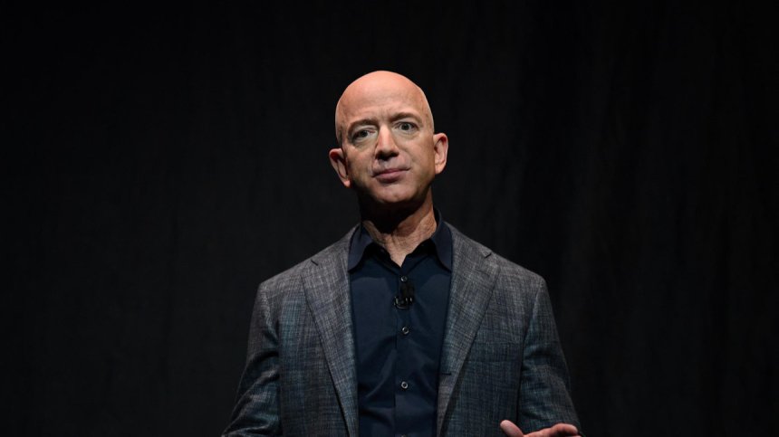 Джеф Безос не чувства заплаха от отношенията на Илън Мъск и Доналд Тръмп