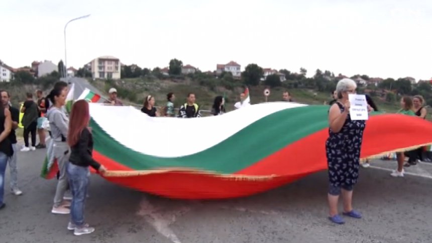 Напрежение заради чумата, животновъди блокираха пътища в Странджа