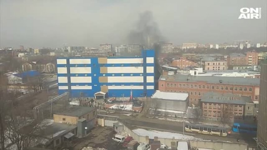 Пожар горя в детски търговски център в Москва