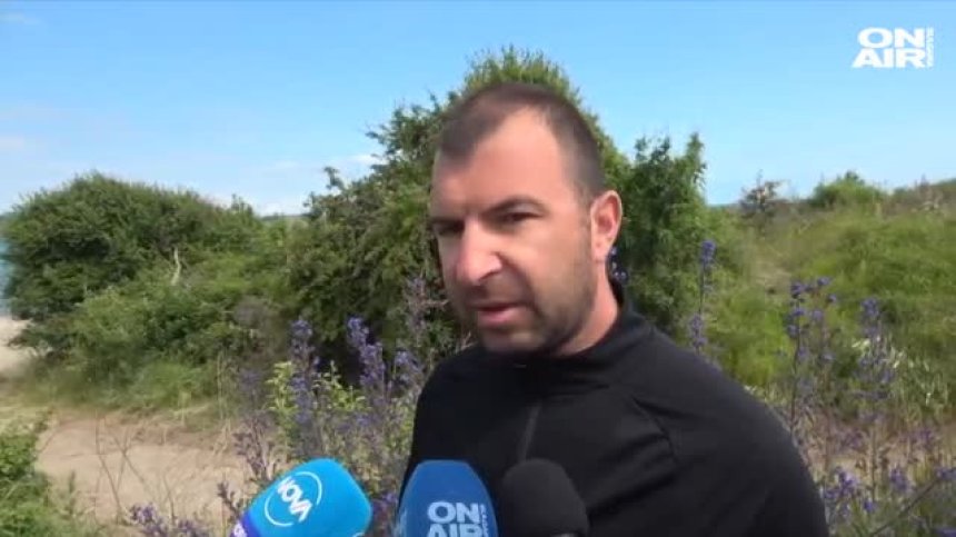 Концесионерът на плажа в Ахтопол е унищожил част от сиви дюни