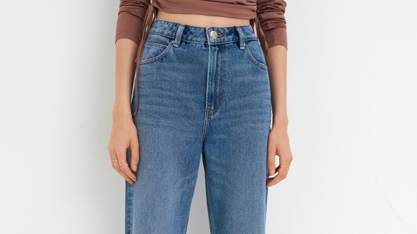 Дънки с висока талия – елемент от гардероба, който идеално подчертава фигурата