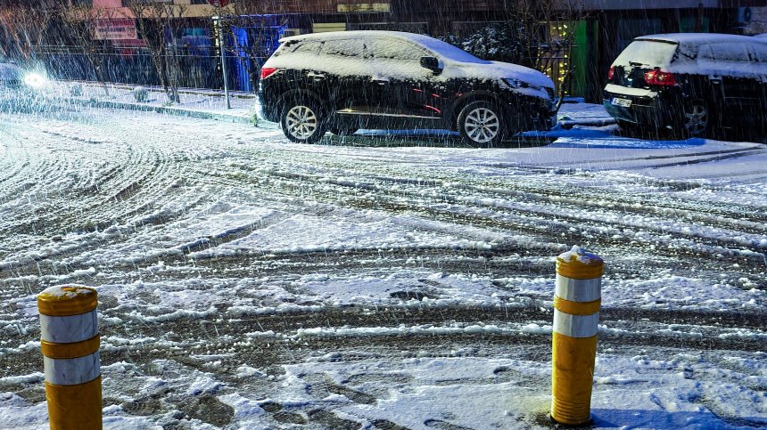 Зимната обстановка създава големи проблеми в София и в страната