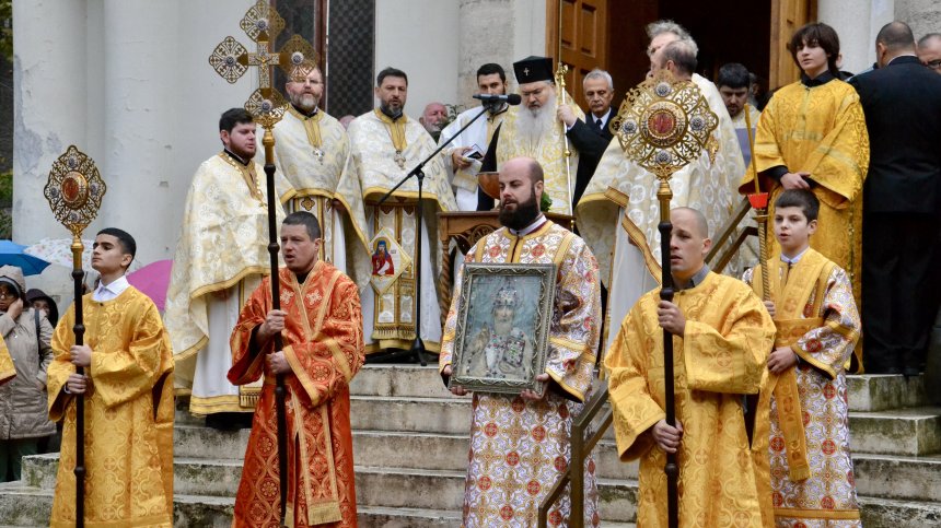 Военен ритуал, курбан и много настроение на Никулден във Варна и Бургас (СНИМКИ)
