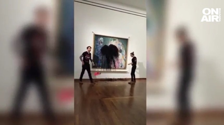 Екоактивисти посегнаха и на шедьовър на Климт, заляха с черна боя "Смърт и живот" (+ВИДЕО)